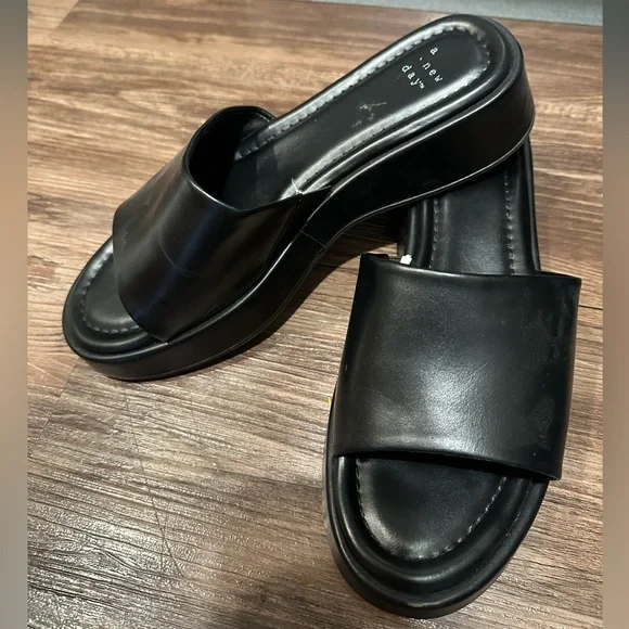 A New Day Classic Black Slides - Picture 3 of 3
